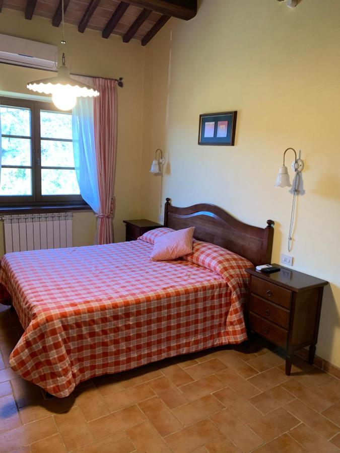 מונטלצ'ינו Agriturismo Fraschetta מראה חיצוני תמונה