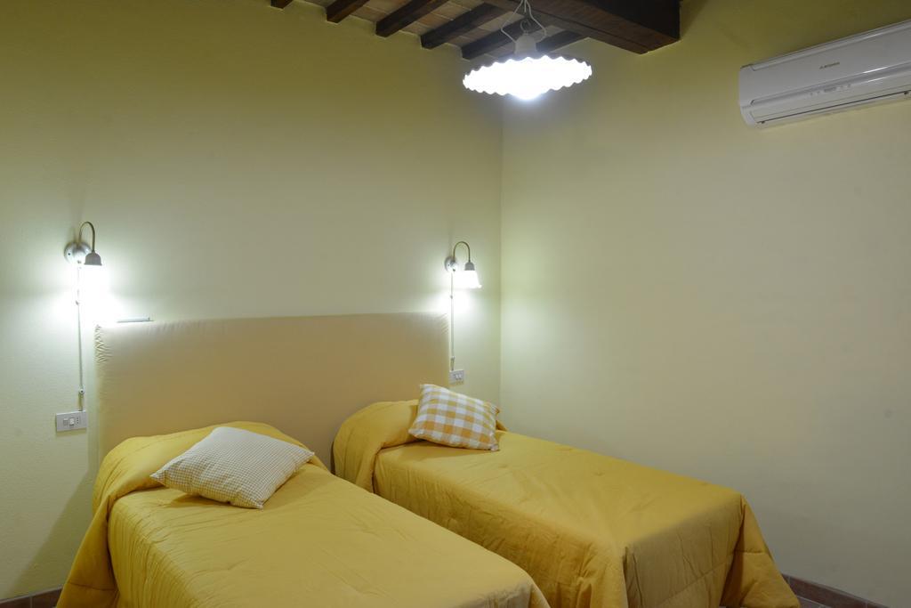 מונטלצ'ינו Agriturismo Fraschetta מראה חיצוני תמונה