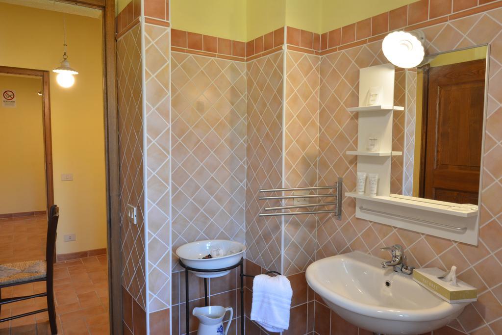 מונטלצ'ינו Agriturismo Fraschetta מראה חיצוני תמונה