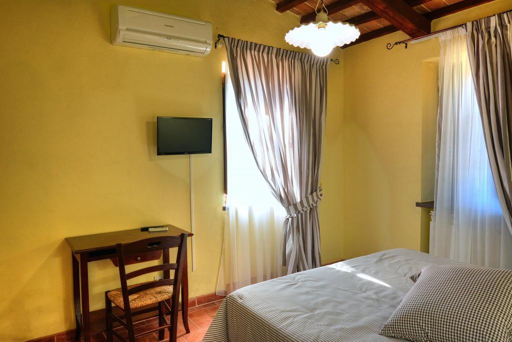 מונטלצ'ינו Agriturismo Fraschetta מראה חיצוני תמונה