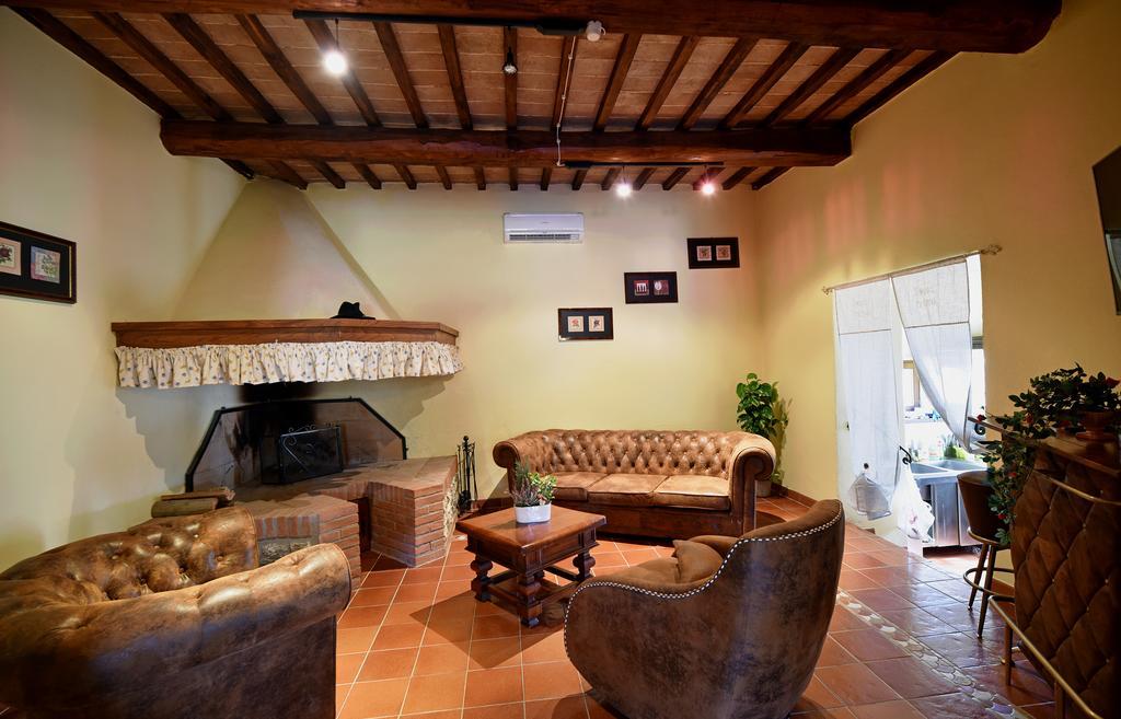 מונטלצ'ינו Agriturismo Fraschetta מראה חיצוני תמונה
