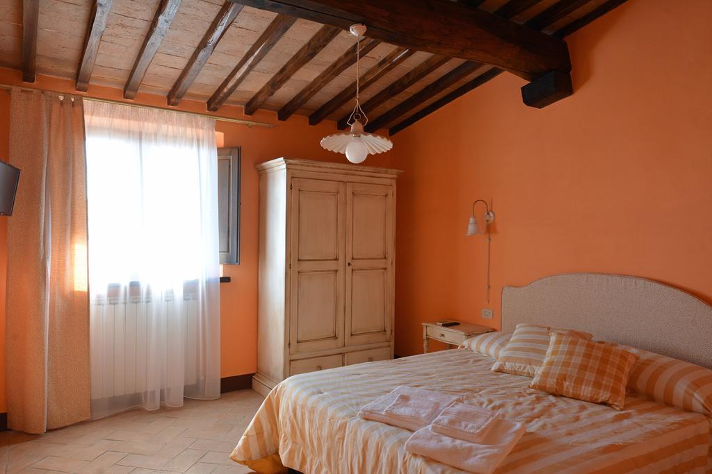 מונטלצ'ינו Agriturismo Fraschetta מראה חיצוני תמונה